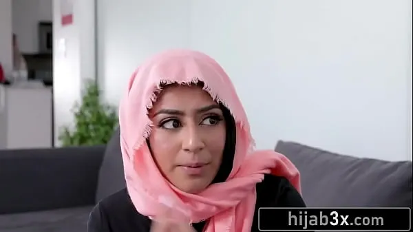 Hot Muslim Teen Must Suck & Fuck Neighbor To Keep Her Secret (Binky Beaz Enerji Tüpünü izleyin