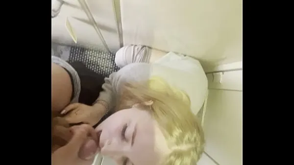 Tonton Blonde Student Fucked On Public Train - Risky Sex With Cum In Mouth Tabung energi