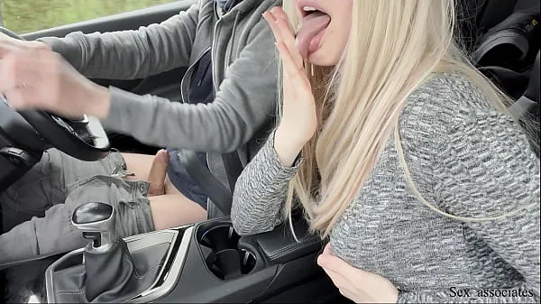 Sledujte Amazing handjob while driving!! Huge load. Cum eating. Cum play energy Tube