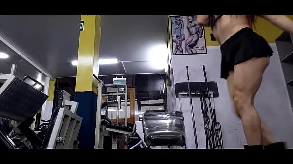 THE STATUELY MILF TRAINER GIVES PÚPILO CALENTON A GREAT FACESITTING AT THE GYM 에너지 튜브 시청하기