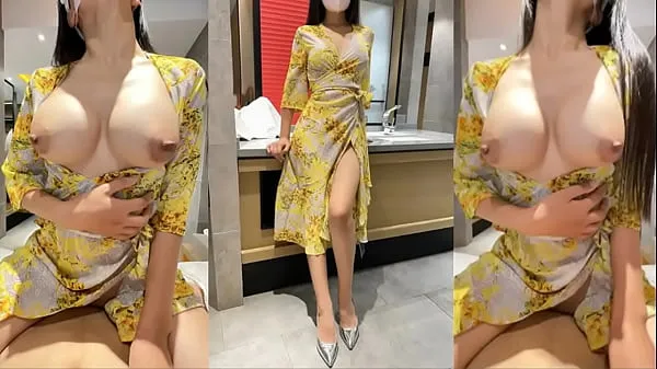 Sledujte The "domestic" goddess in yellow shirt, in order to find excitement, goes out to have sex with her boyfriend behind her back! Watch the beginning of the latest video and you can ask her out energy Tube