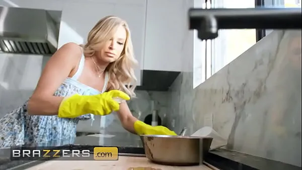Watch Emma Hix Seduces The Plumber By Sitting On His Face & Grabbing HIs Dick While He Works - BRAZZERS energy Tube
