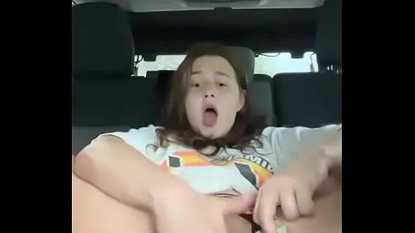 Se Gordita loca se masturba en el auto (AlanaRose8 energy Tube