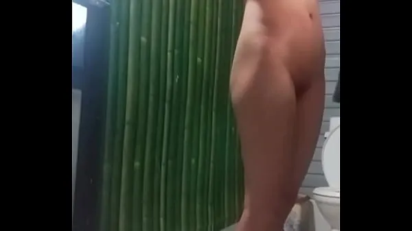 Oglejte si Secretly filming a pretty girl bathing her cute body - 02 Energy Tube
