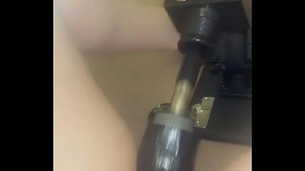 Mira GoldxxRose uses fucking machine tubo de energía