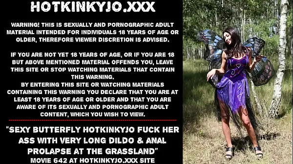 Sledujte Sexy butterfly Hotkinkyjo fuck her ass with very long dildo & anal prolapse at the grassland energy Tube