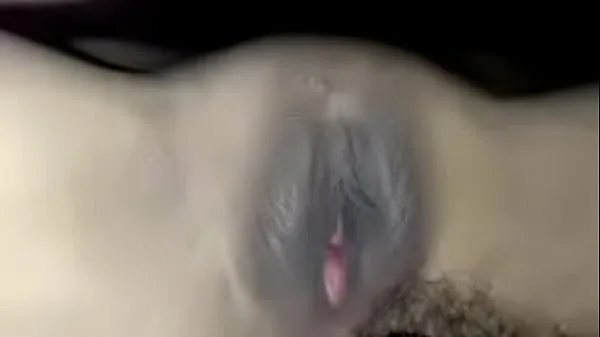Titta på Licking a beautiful girl's pussy and then using his cock to fuck her clit until he cums in her wet clit. Seeing it makes the cock feel so good. Playing with the hard cock doesn't stop her from sucking the cock, sucking the dick very well, cummin energy Tube