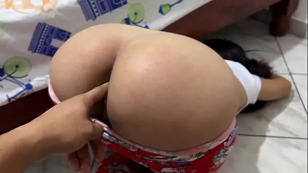 Xem I trick my stepdaughter into looking under the bed to look at her big ass ống năng lượng