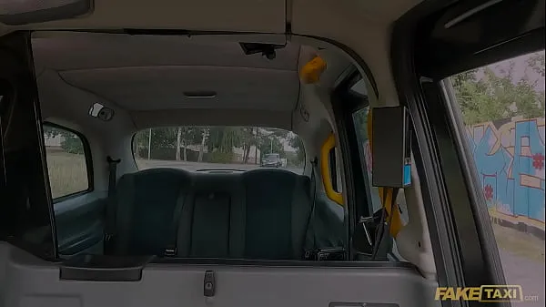 观看Fake Taxi A Beautiful blonde pornstar gives the driver the ride of his life能量管