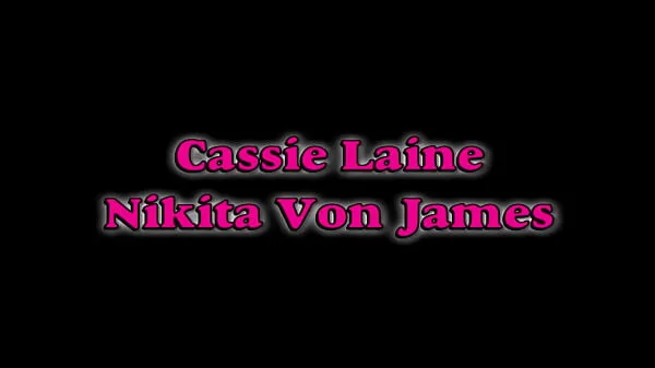 Nikita Von James And Cassie Laine Are Horny Lesbian Teensエネルギー チューブを見る