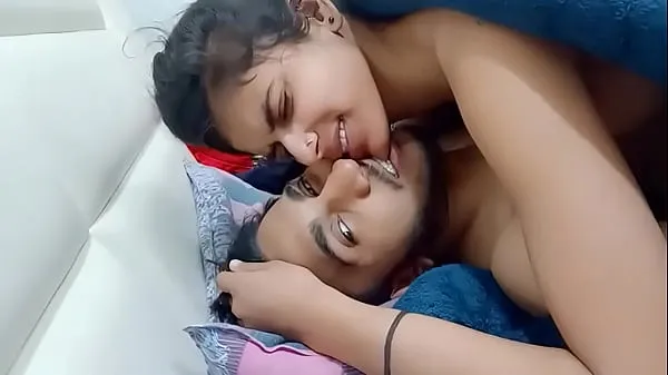 Katso Desi Indian cute girl sex and kissing in morning when alone at home Energy Tube