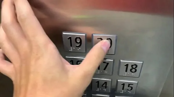 Obejrzyj Sex in public, in the elevator with a stranger and they catch uskanał energetyczny