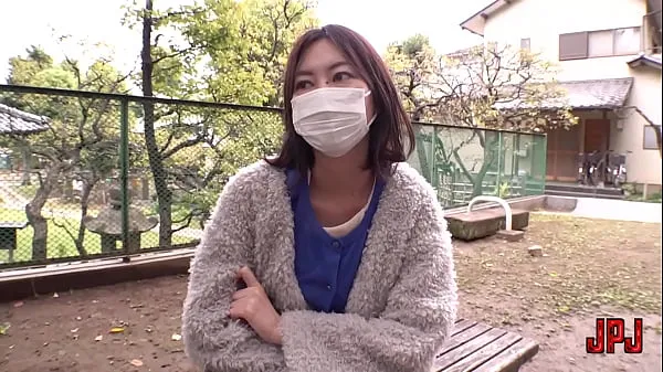 Married woman exposing herself in the park 에너지 튜브 시청하기