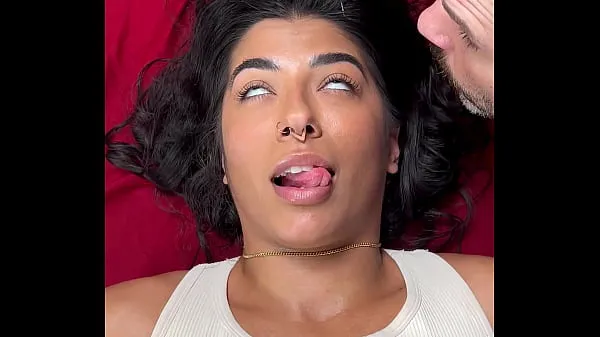 观看Arab Pornstar Jasmine Sherni Getting Fucked During Massage能量管