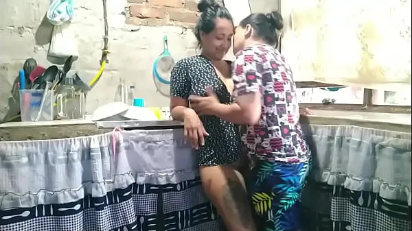 Tonton Since my husband is not in town, I call my best friend for wild lesbian sex Tabung energi
